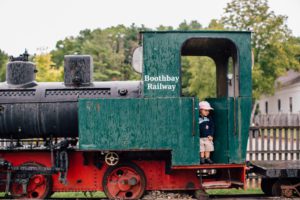 blue-boothbay-railroad-maine-family-photographer